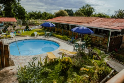 Piscina jardines
